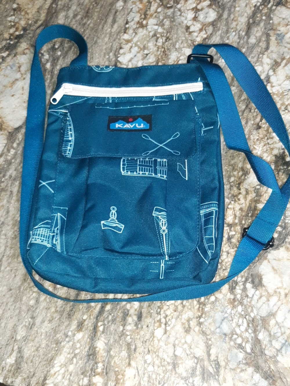 NWOT! KAVU KEEPALONG Crossbody bag in Teal.